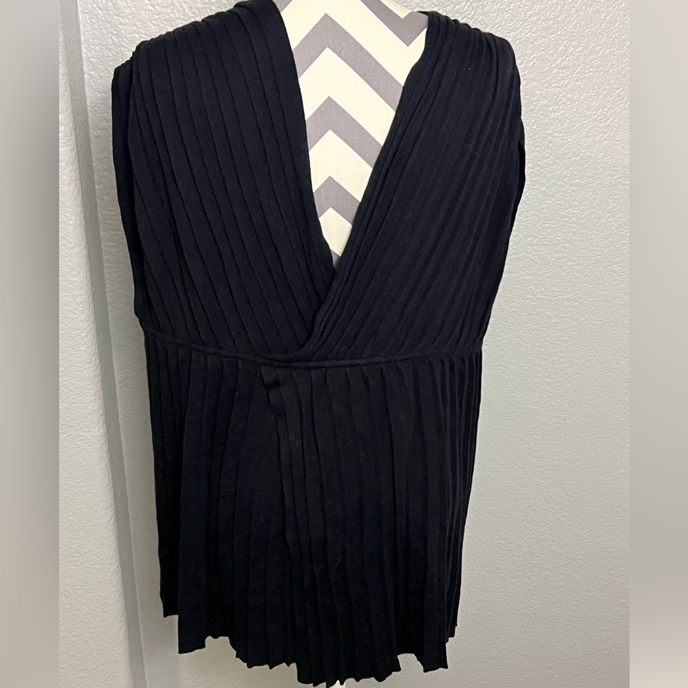 Moth Anthropologie V Neck Pleated Sweater Navy Size large